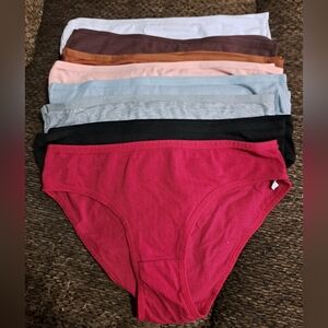 15 Pieces Women's Briefs Size Large, But Fit Medium.